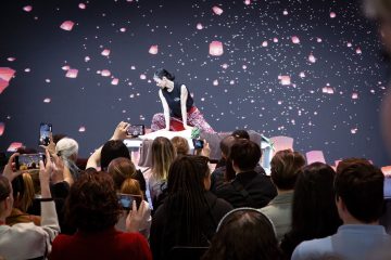 Kumiko Kayaba sur la grande scène du Congrès