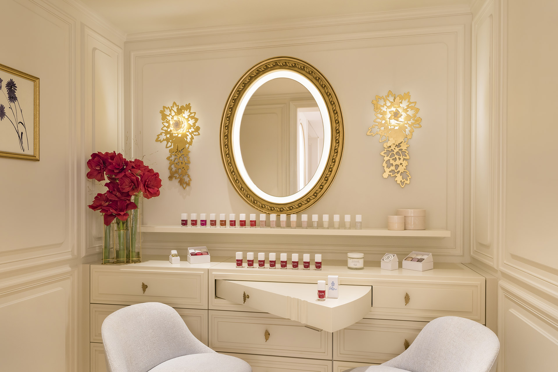 Le nail bar du Ritz Club